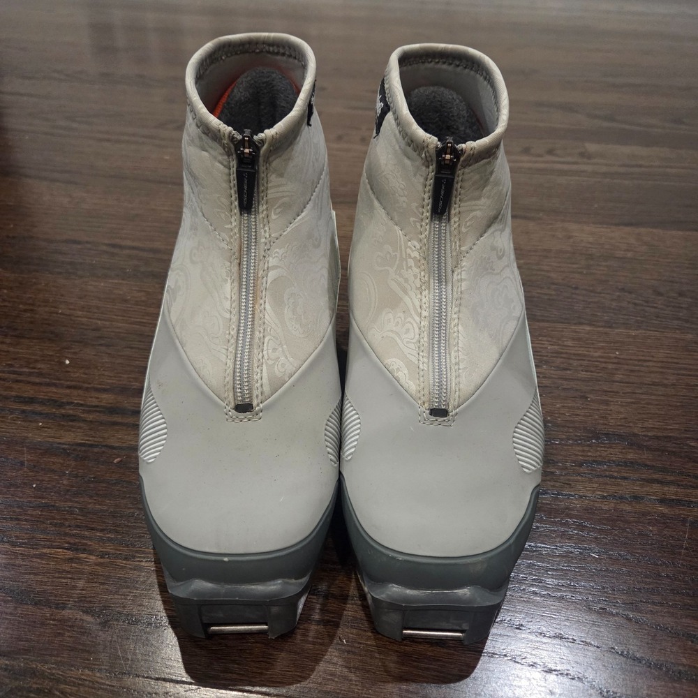 Fischer Cross Country Ski Boots EU 39 US 7- 8 SNS Profil Thinsulate Nordic XC